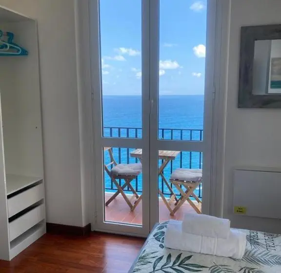 اتاق استاندارد با چشم‌انداز دریا, Sollevante Guest House