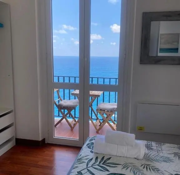 اتاق استاندارد با چشم‌انداز دریا, Sollevante Guest House