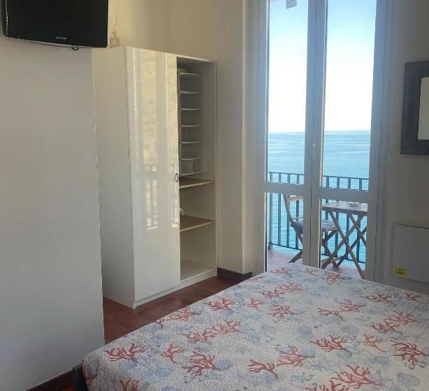 اتاق استاندارد با چشم‌انداز دریا, Sollevante Guest House