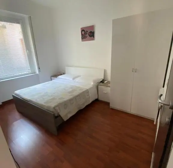 اتاق اکونومی, Sollevante Guest House