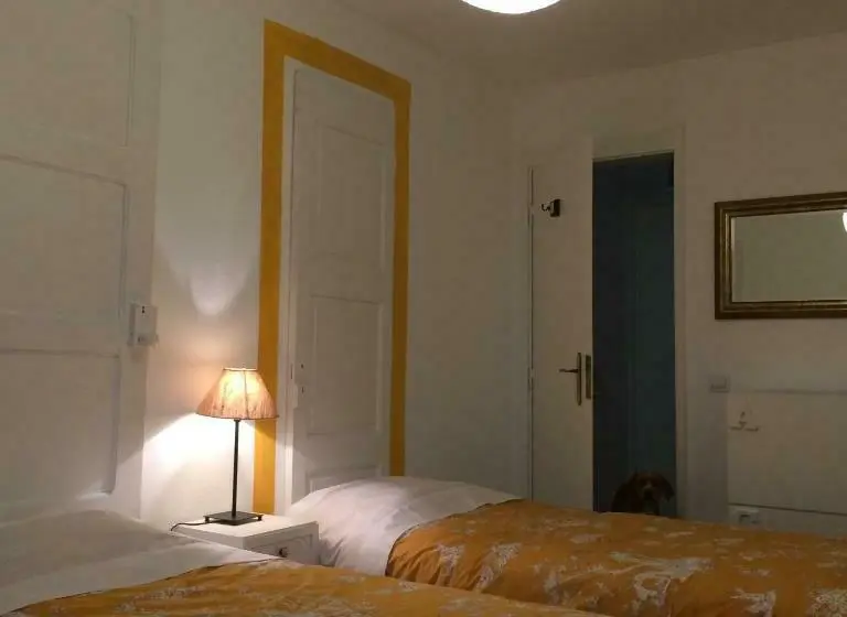 ルームシェアのワンベッド, Inn Golegã