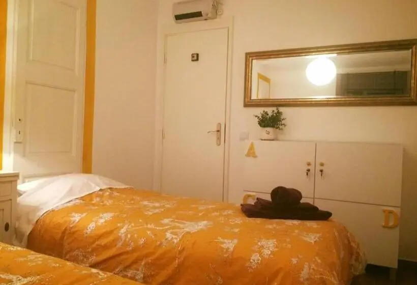 ルームシェアのワンベッド, Inn Golegã