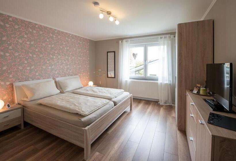 Standard room with outdoor bath, Gästehaus Eifelzauber