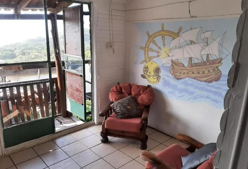 オーシャンビューのスタンダードバンガロー, Eagles Nest Hostel Plus Self Catering Private Units