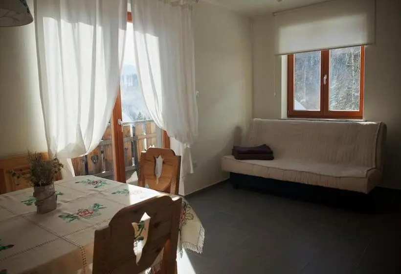 استودیو خانوادگی, Guesthouse Planinski Dom Majerhold