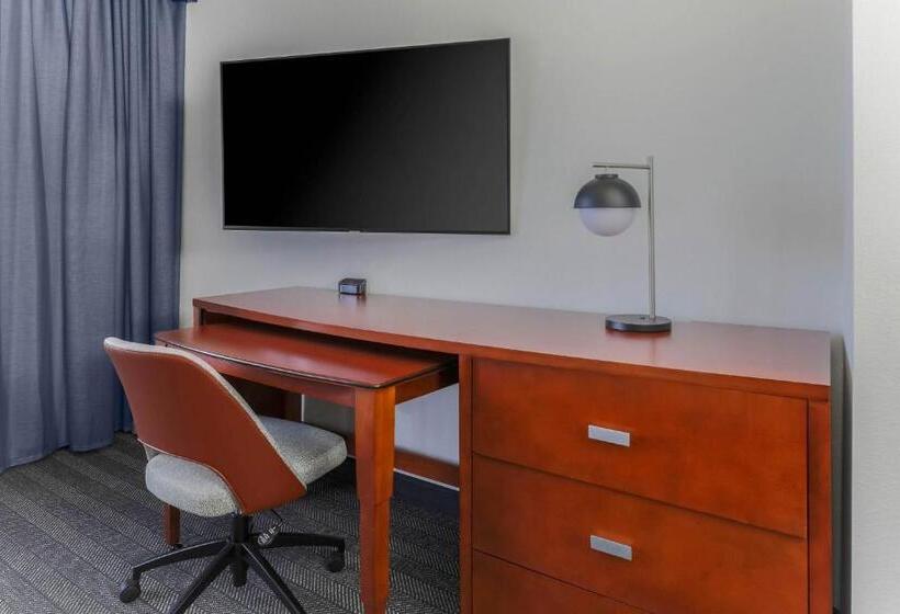 חדר סטנדרט עם מיטת קינג, Courtyard Austin Airport