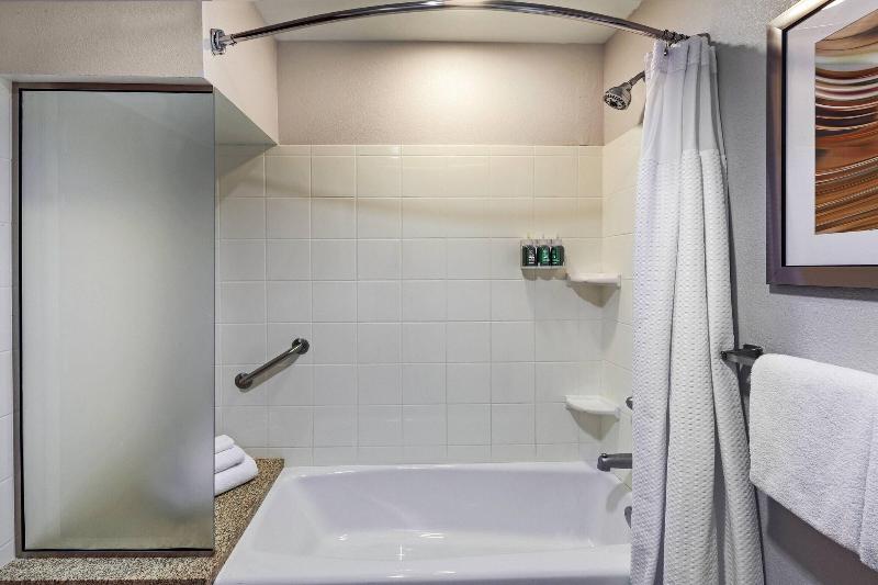 Люкс Кровать Кинг, Courtyard By Marriott Tulsa Woodland Hills