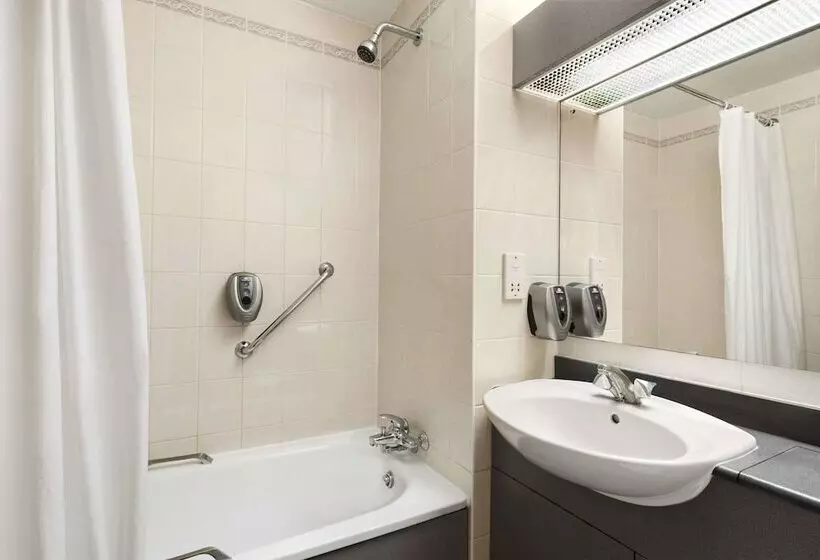 اتاق استاندارد با تخت دوبل, Days Inn Stafford