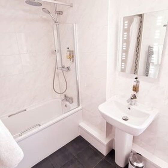 Номер Стандарт, Farnham House