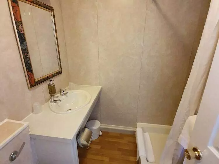 Standard Yhden Hengen Huone, Farnham House