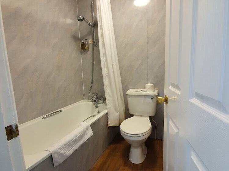 Номер Стандарт, Farnham House