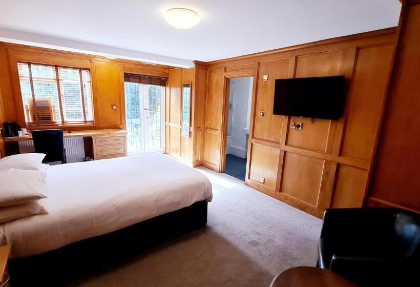 Номер Стандарт, Farnham House