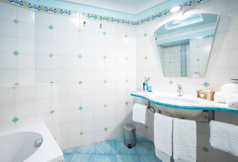 חדר סופריור צדדי נוף לים, Myage