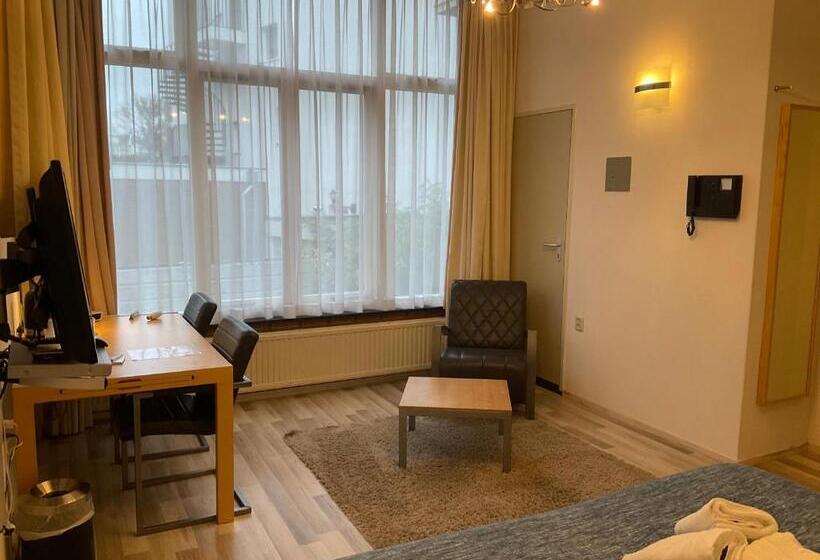 스탠다드 스튜디오, Plato By Hofstad Studio’s