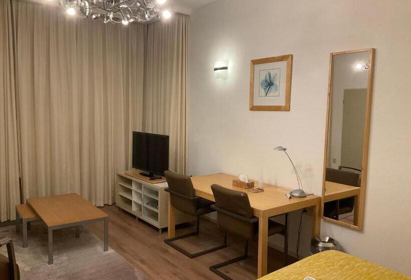 수피리어 스튜디오, Plato By Hofstad Studio’s