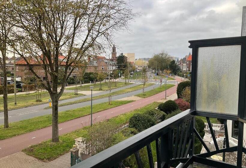 스탠다드 발코니 스튜디오, Plato By Hofstad Studio’s