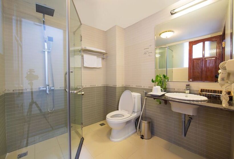 اتاق خانوادگی, Spoon