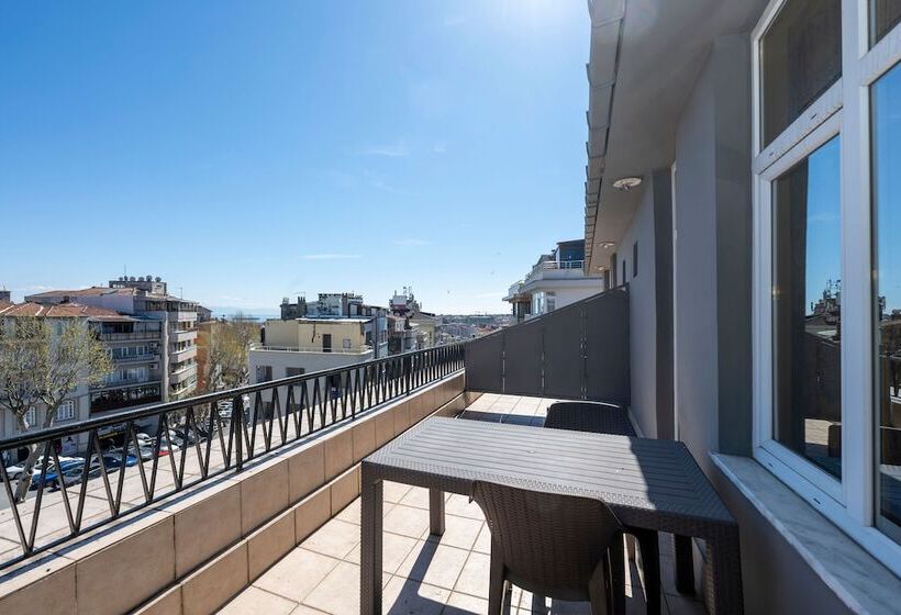 اتاق لوکس سه تخته, Tugra