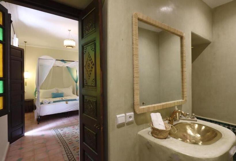Triple Ejecutiva, Riad 22   L Etoile D Orient