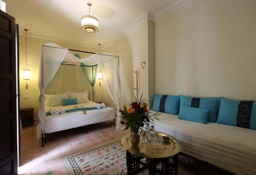 Triple Ejecutiva, Riad 22   L Etoile D Orient