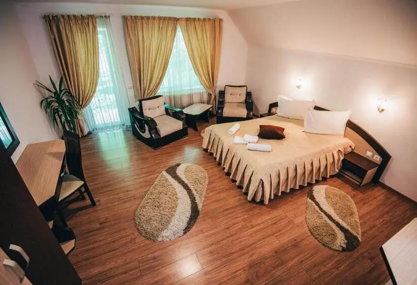 Suite Familiar, Szandy