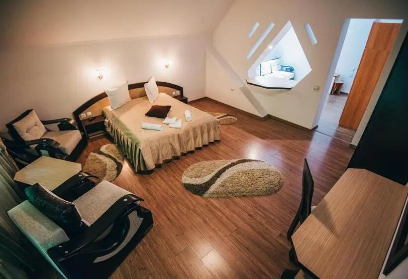 Suite Familiar, Szandy