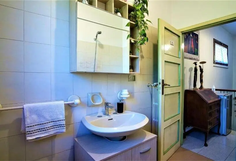 バスルーム共有のトリプルスタンダード, B&b La Mia Oasi