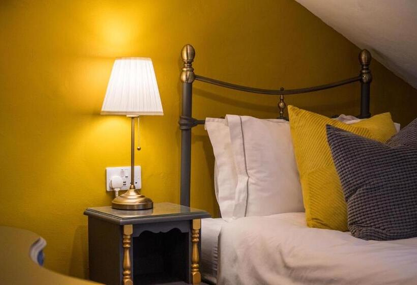 غرفة قياسية ثلاثية, Albert House