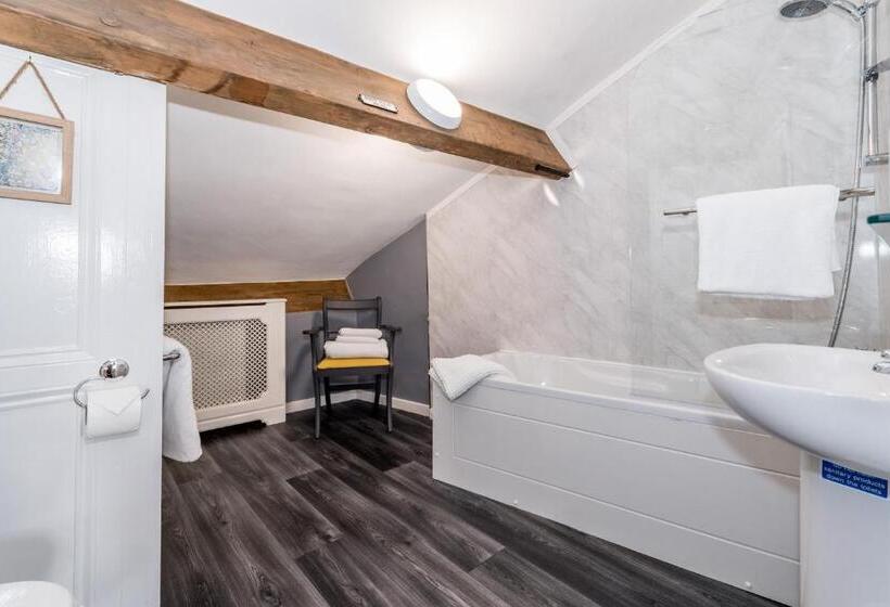 غرفة قياسية ثلاثية, Albert House