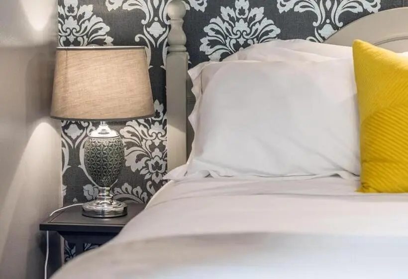 デラックスの４人部屋, Albert House