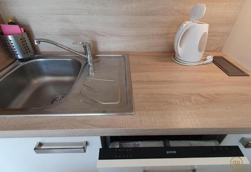 آپارتمان 2 خوابه, Apartment With Seaview And Garden For 6