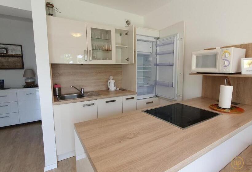 آپارتمان 2 خوابه, Apartment With Seaview And Garden For 6