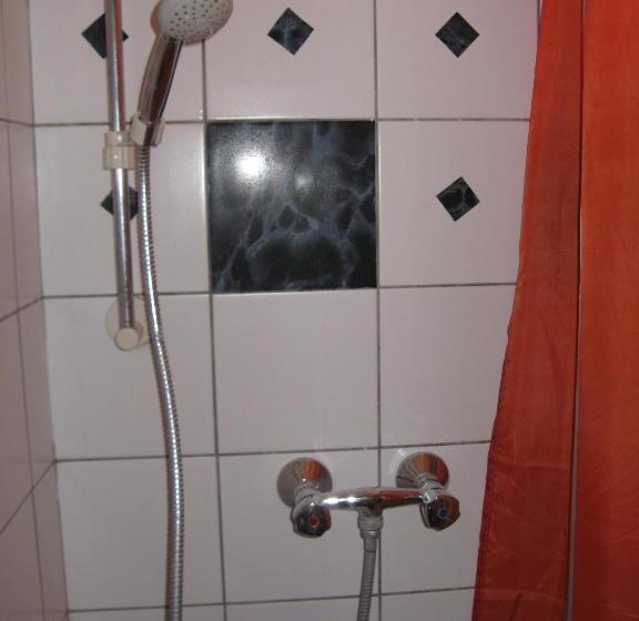 اتاق استاندارد چهار تخته, Kárpáti Motel