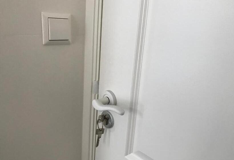 标准间, Rust B&b