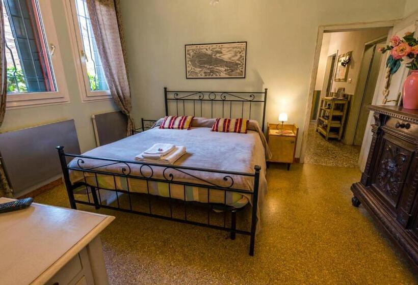 Standard room with outdoor bath, Dorsoduro House