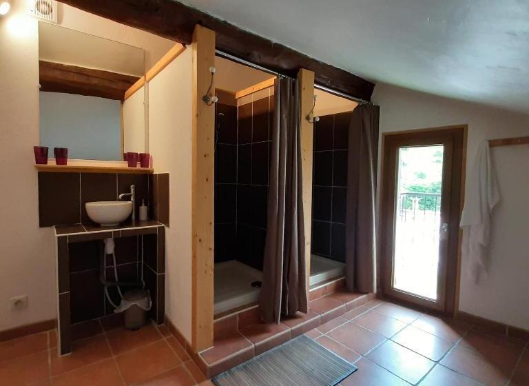 חדר משפחתי, Les Chambres Du Presbytère Du Val