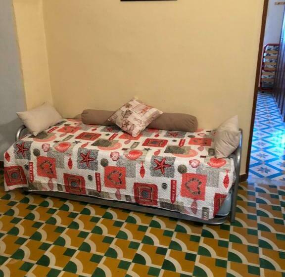اتاق استاندارد, Affittacamere L Acciuga