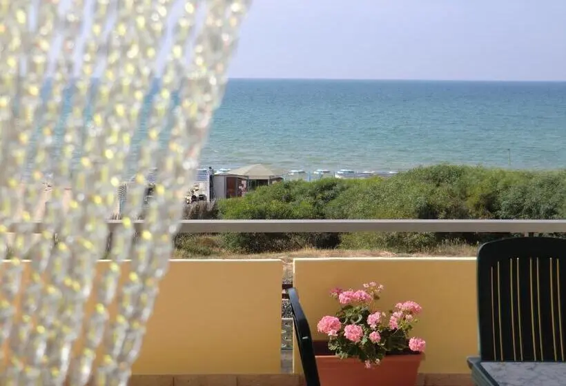 Triple Room Sea View, Case Vacanze C M Windsurf