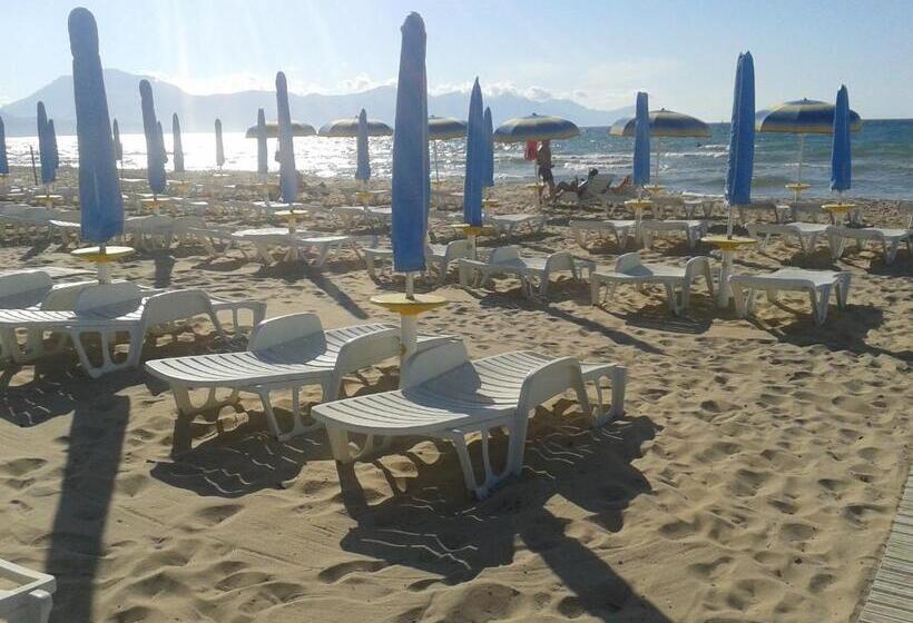 Triple Room Sea View, Case Vacanze C M Windsurf