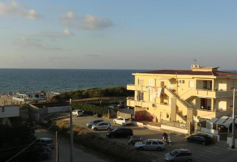 Triple Room Sea View, Case Vacanze C M Windsurf