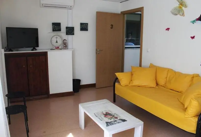 Perhehuone, Hostel Casa Lucas
