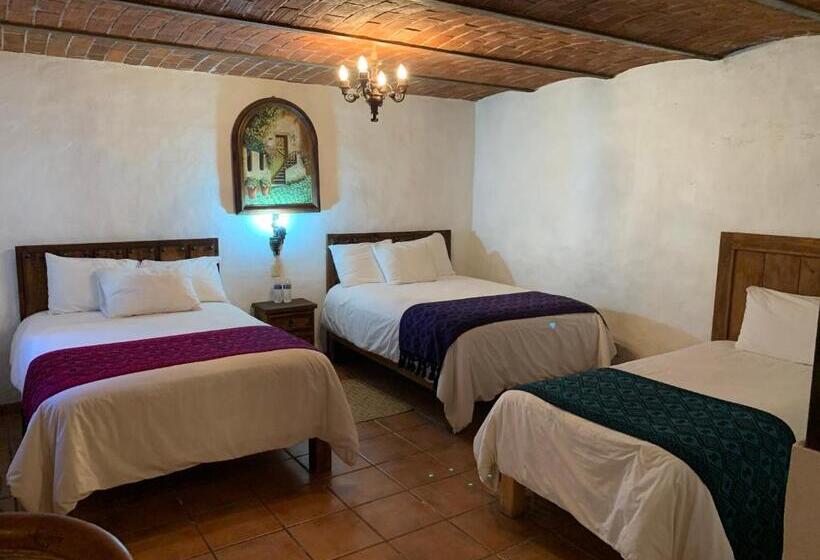 패밀리 룸, Meson Luna Sacra