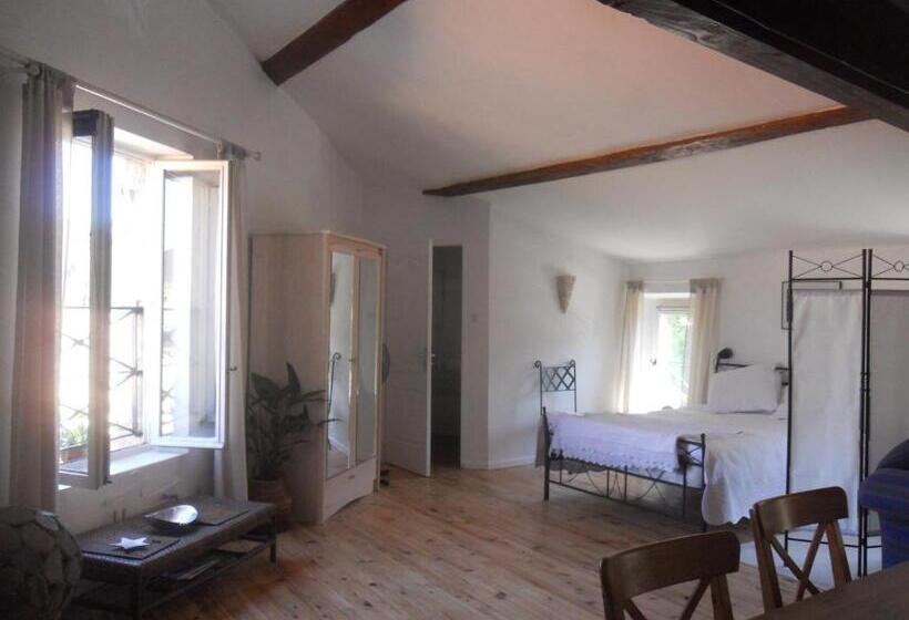 디럭스 스튜디오, Chez Shona