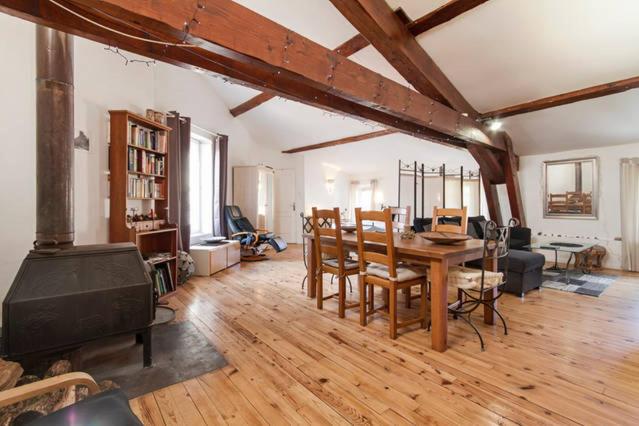 디럭스 스튜디오, Chez Shona