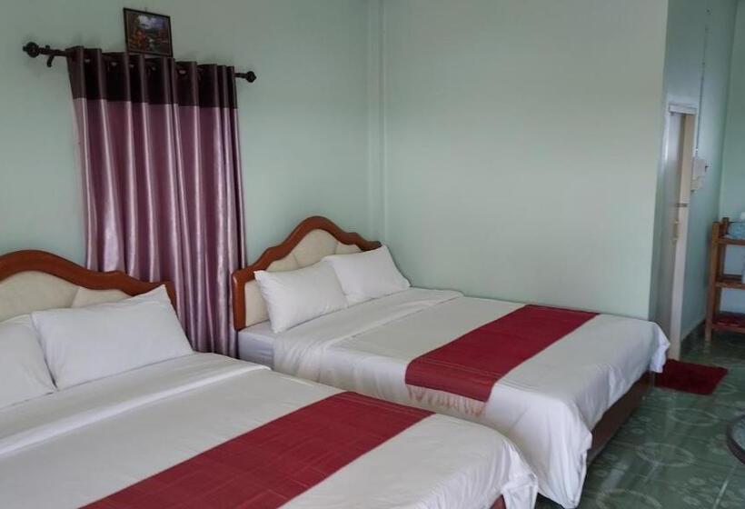 スタンダード4人部屋, Khao Kho Flora