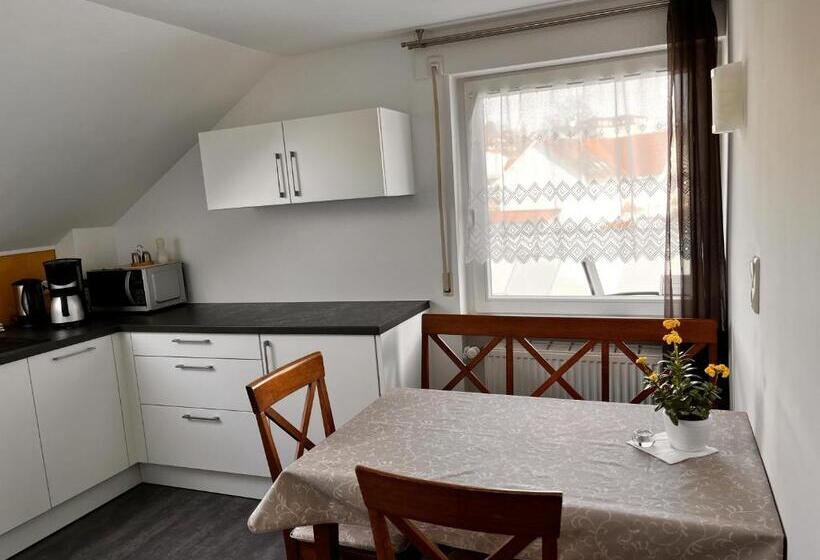 Студио Стандарт с Балконом, Gästehaus Sommertal