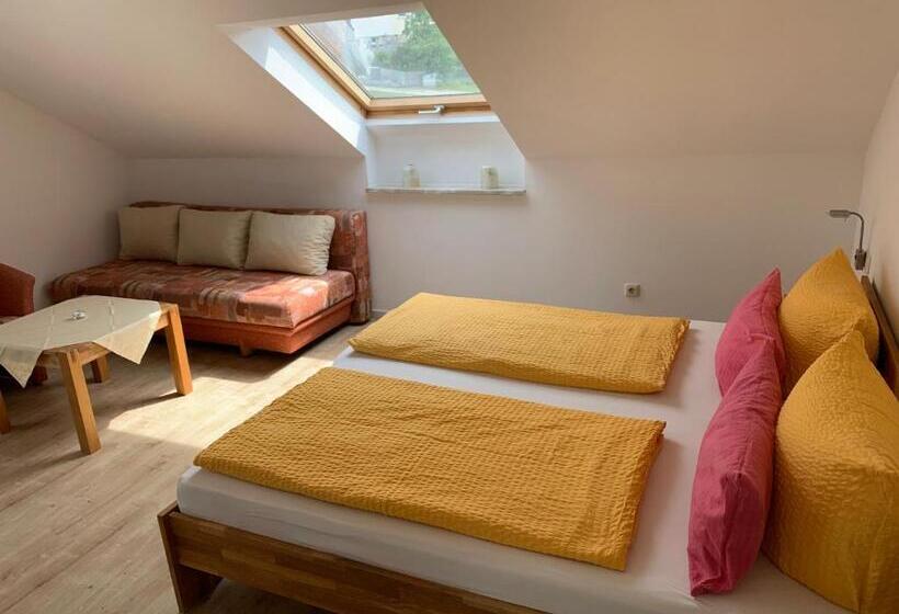 Студио Стандарт с Балконом, Gästehaus Sommertal