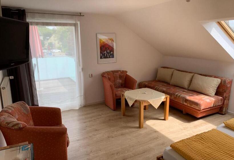 Студио Стандарт с Балконом, Gästehaus Sommertal