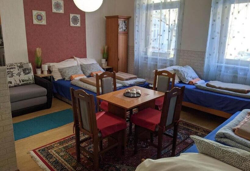 Quarto Quádruplo Estandar, Brindza Vendégház