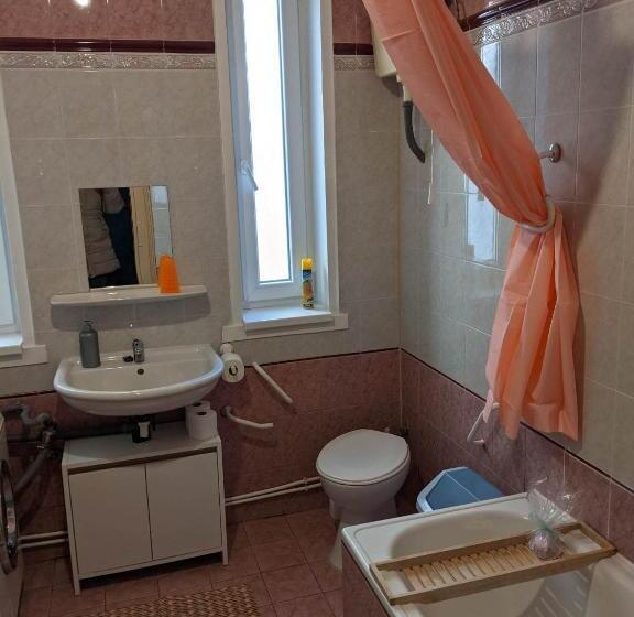 Quarto Estandar Banheiro Compartilhado, Brindza Vendégház